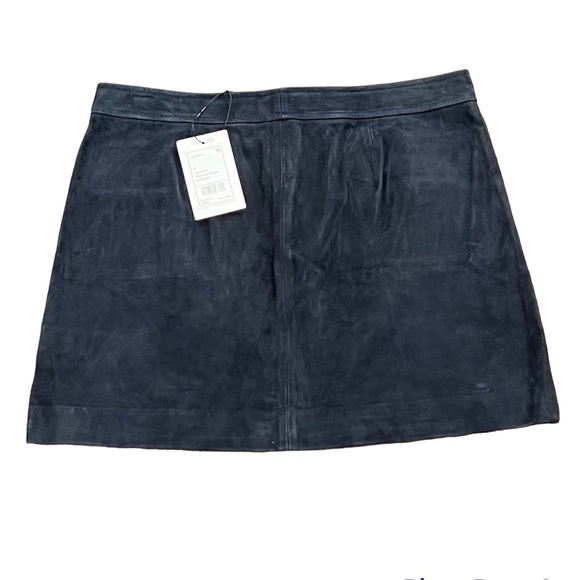 THEORY**Concord Navy Suede Leather Skirt**US 4,6,12 $695 - Picture 4 of 5